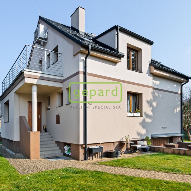 Fotografie nemovitosti - Prodej rodinného domu 6+kk, garáž, terasa, sklepy, pozemek 803 m2, Lety