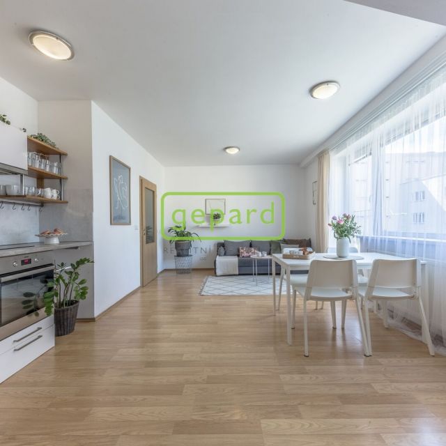 Fotografie nemovitosti - Byt 2+kk, 49,80 m2, blízko Vltavy, vynikající stav, Pískařská ul., Modřany